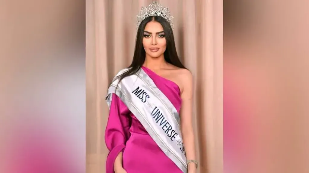 مقطع رومى القحطانى في عرض أزياء البحر