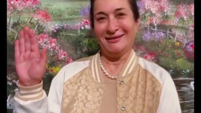 خلع منال العالم الحجاب