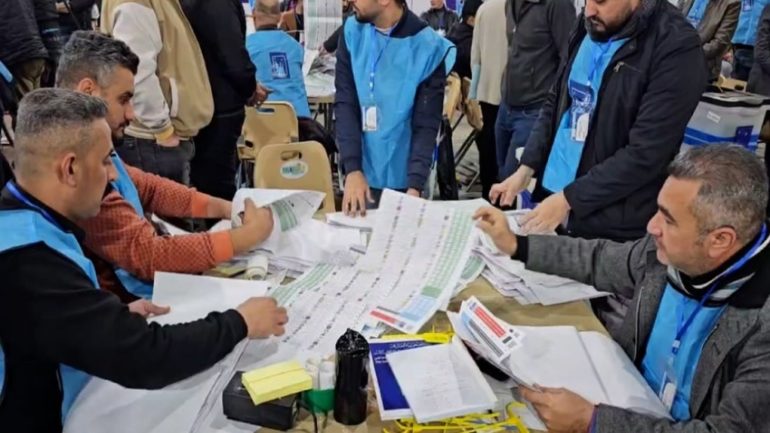 التقديم على منصب موظف اقتراع للانتخابات المقبلة في العراق 2025 