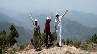 كم سعر تذكرة رحلة استكشافية لجبل السودة؟