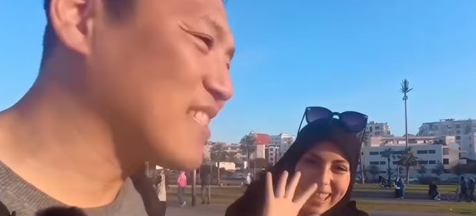 قصة فيديو الفتاة المغربية مع اليوتيوبر كوري المثير للجدل طلبت يده للزواج