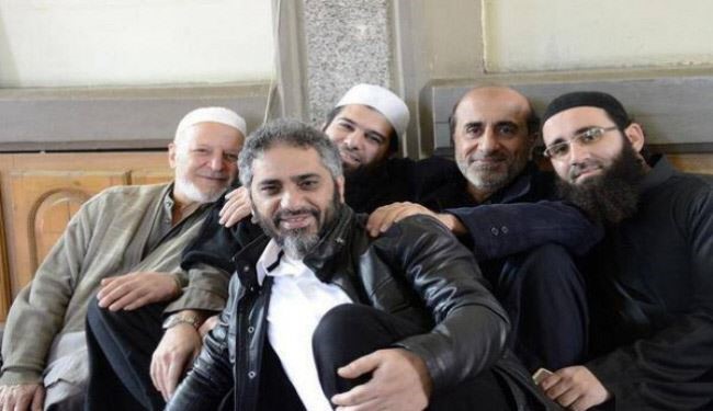 هجوم على منزل فضل شاكر في مخيم عين الحلوة