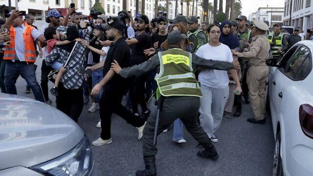 هروب محمد السادس بعد اشتعال مظاهرات المغرب حقيقة أم إشاعة