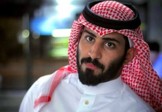 كم عمر عبد الرحمن المطيري المؤثر السعودي؟