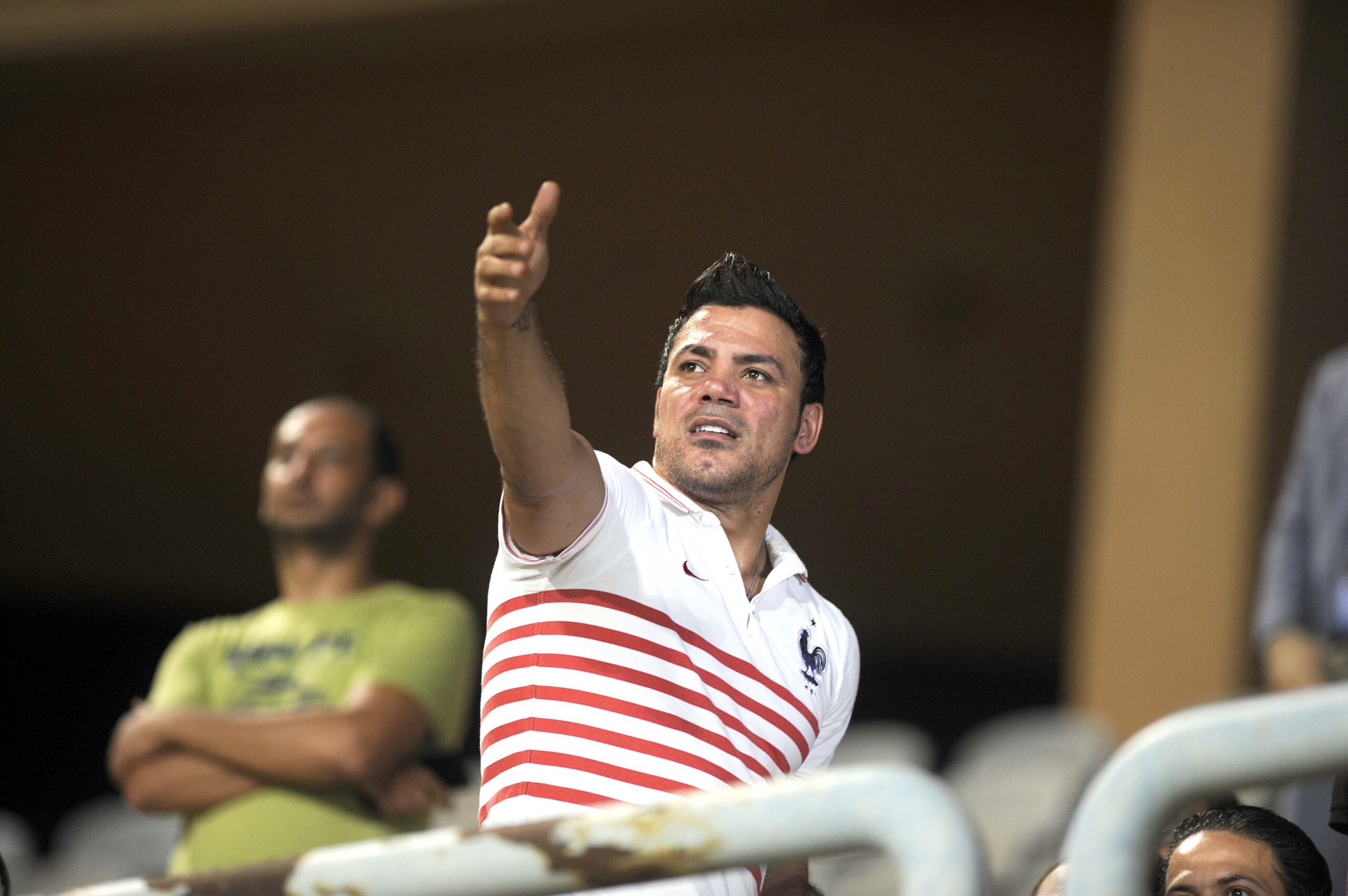 القبض على عمرو زكي بمطار القاهرة 2026: ما السبب؟