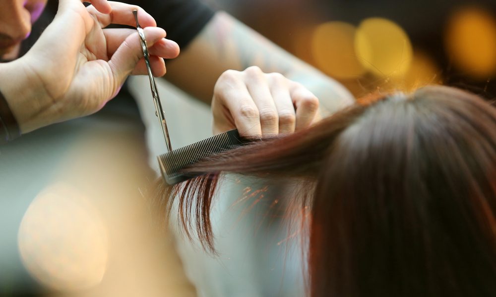 ما هي الأيام المناسبة لقص الشعر في شهر فبراير شباط 2026؟